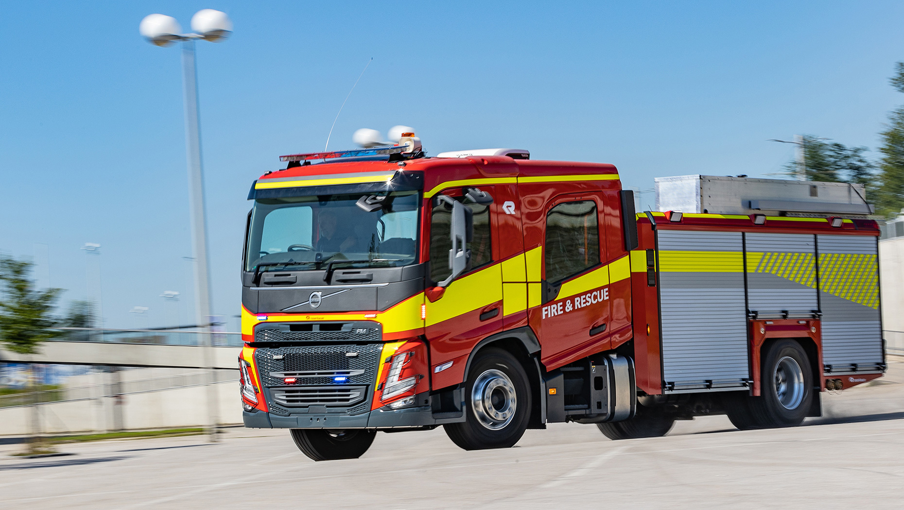 Volvo Trucks’i uus meeskonnakabiin on loodud koostöös erinevate organisatsioonidega nagu Rosenbauer, üks maailma juhtivad alarmsõidukite pealisehitajatest. Pildil Austraalia tuletõrje jaoks loodud prototüüp.