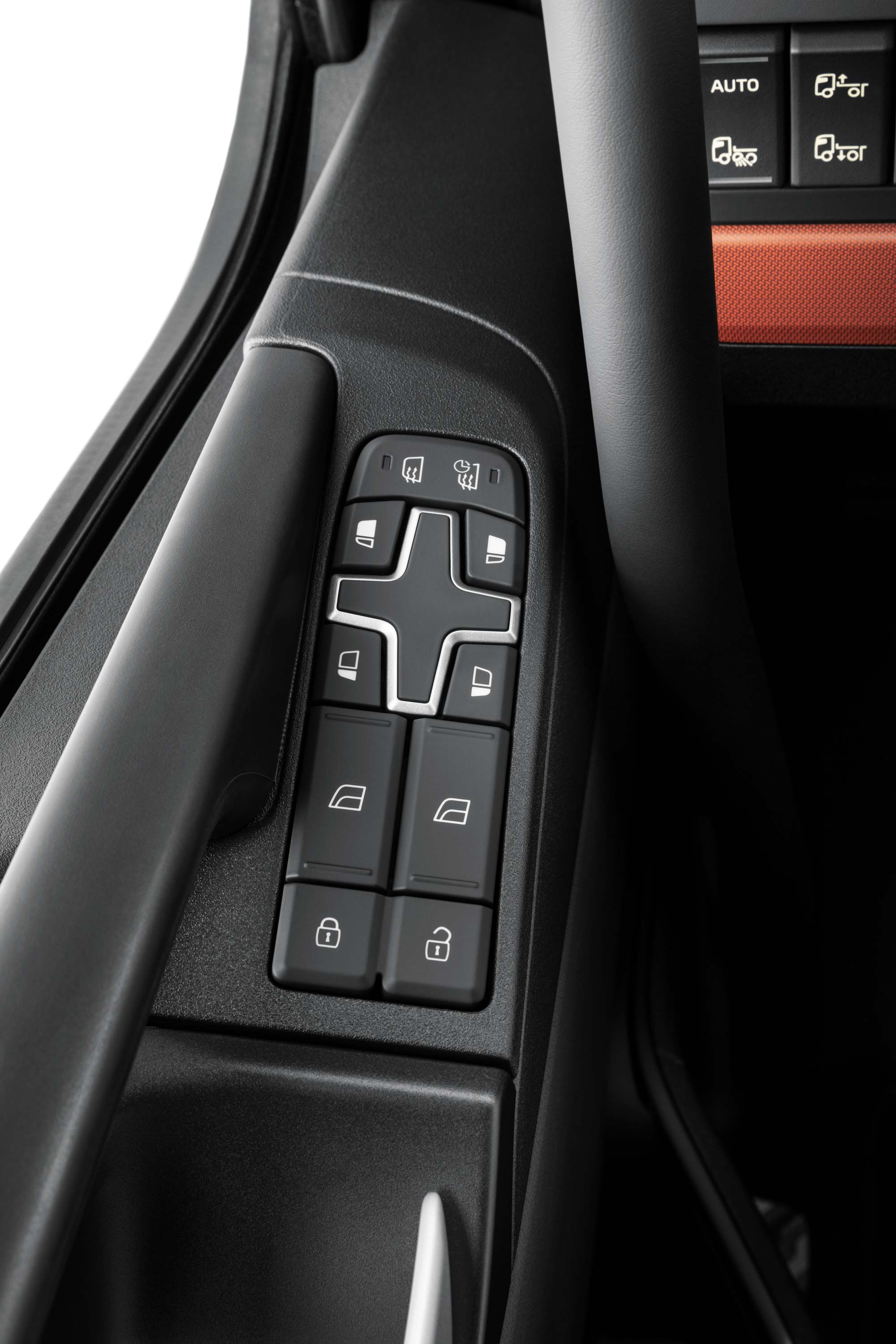 Volvo FH16 sisemusse integreeritud juhtnupud hõlbustavad juurdepääsu.